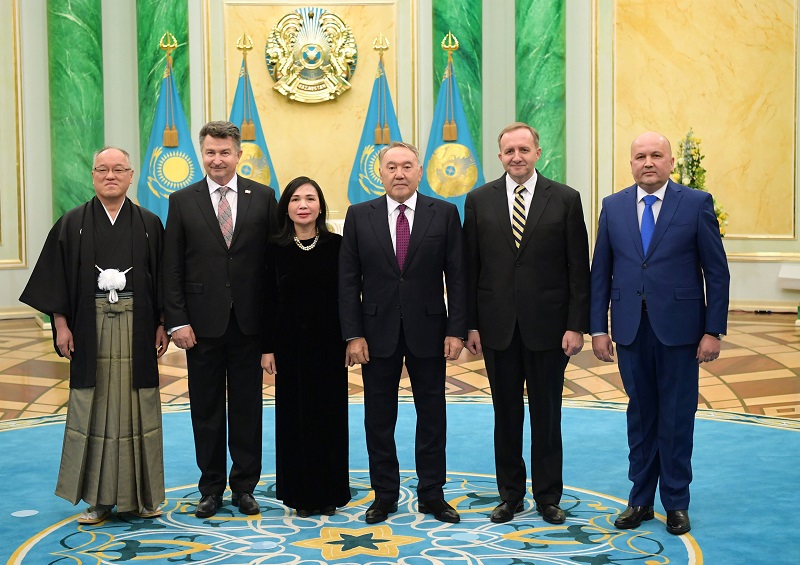 Нұрсұлтан Назарбаев елшілерден сенім грамоталарын қабылдады