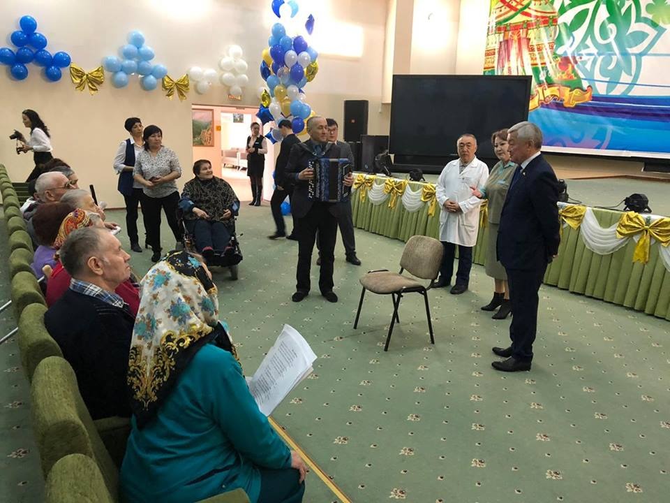 Бердібек Сапарбаев елордалық «Шарапат» әлеуметтік қызмет көрсету орталығында болды