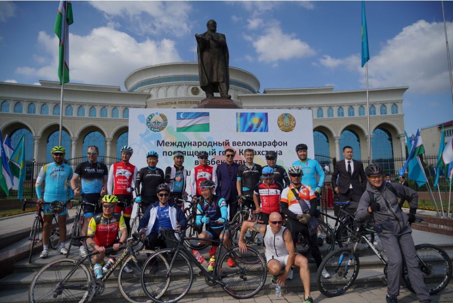 Өзбекстандағы Қазақстан жылына орай 130 шақырымдық велошеру өтті