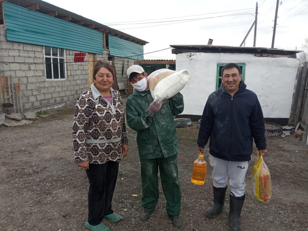 Шығыс Қазақстан: Кәсіпкер Айдын Рахымбаев туған ауылын азық-түлікпен қамтамасыз етті