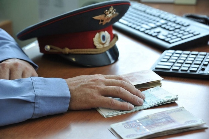 Алматы: Пара алған полицей сотталды