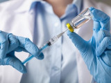 АҚШ-та иммунитеті төмендерге вакцинаның қосымша дозасы салынуда