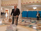 Нұрсұлтан Назарбаев Астанада дауыс берді