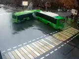 Алматыдағы автобус апаты: Жүргізушіге қатысты үкім шықты