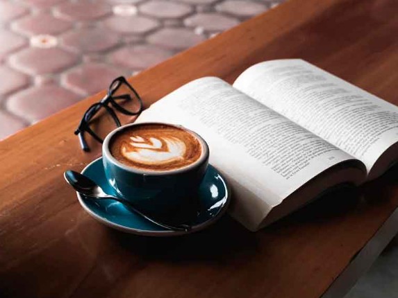 Аңдатпа: Кітап алсаңыз, кофе тегін