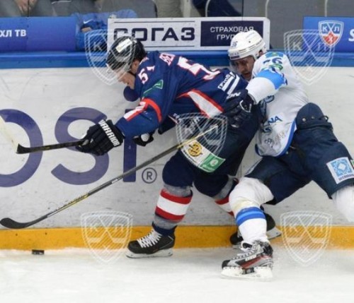 06.02.15. ????????? ??? ?????? 2014/15.  «???????» (??????? ????????) - «?????» (??????). ??????? ??????????, ???????? ?????.  |06.02.15. KHL Championship 2014/15. Torpedo (Nizhny Novgorod) - Barys (Astana). Sergei Bernatsky, Dmitry Upper.