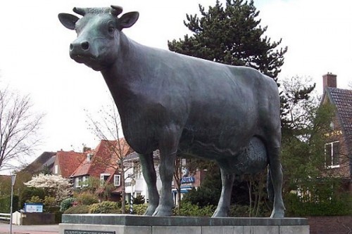 22-03-2015 cow_monument