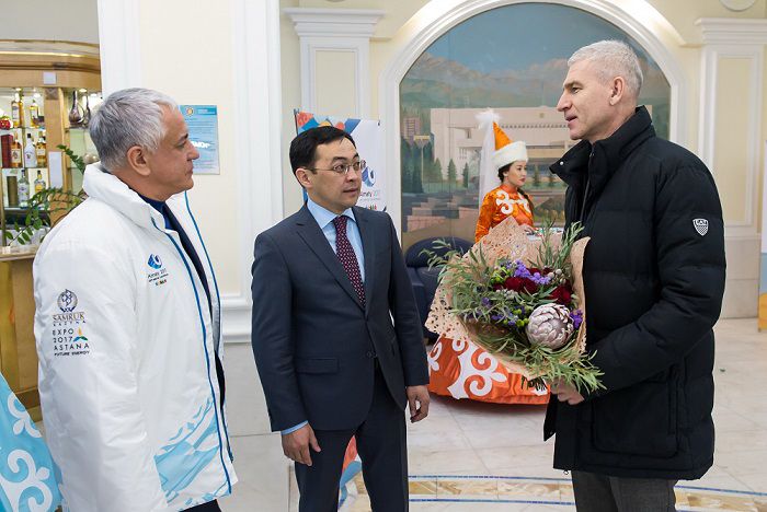 FISU президентін қарсы алды