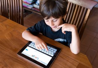 Google балалардың смартфонын бақылайтын қызметті іске қосты