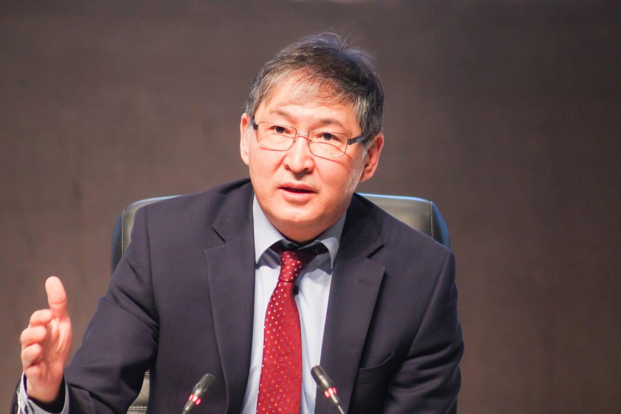 Ерлан Сағадиев оқушыларға үй тапсырмасын беруді азайтпақ