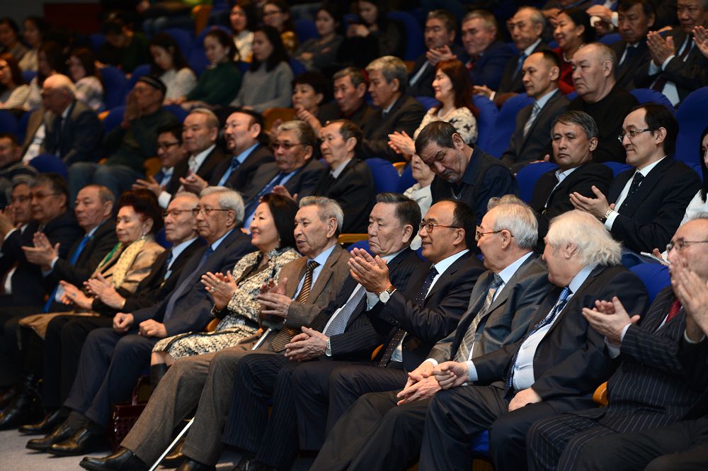 Тауда өскен өскінмін, Мұқағали жұртынан...