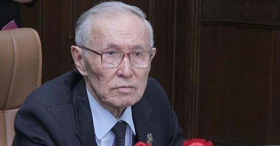 Тоқыраудан тыс тұрған тұлға