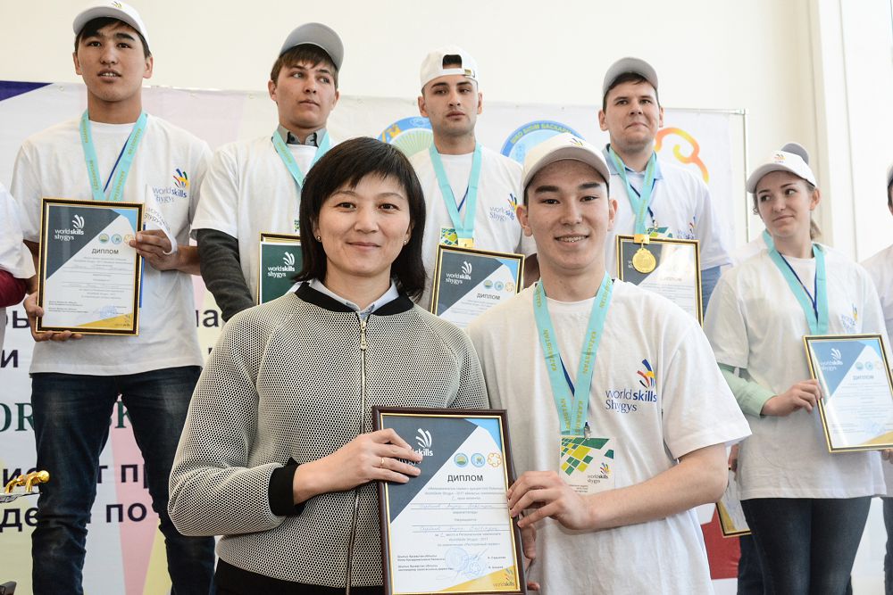 Жұмысшы жастардың жарысы