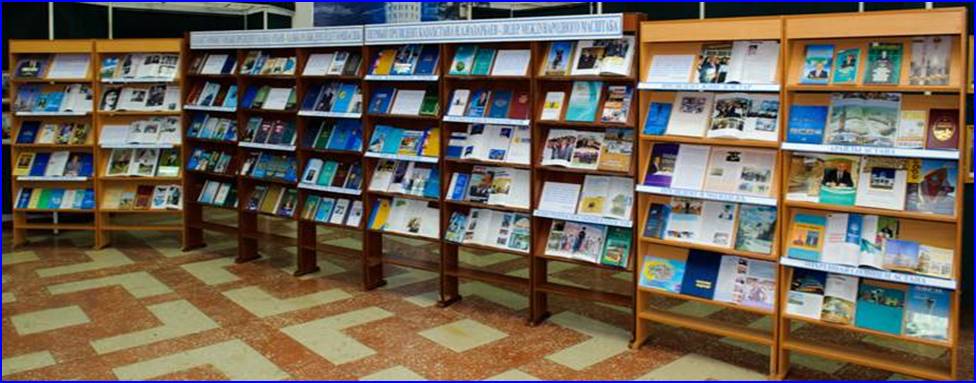 Зал кітаптармен көркейді