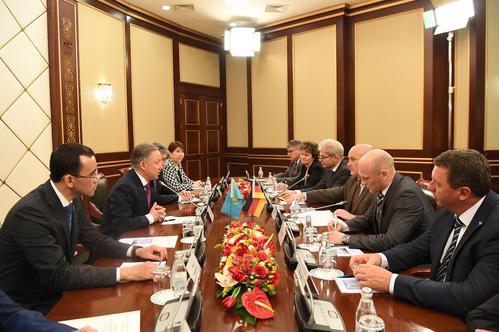 Германия делегациясын қабылдады