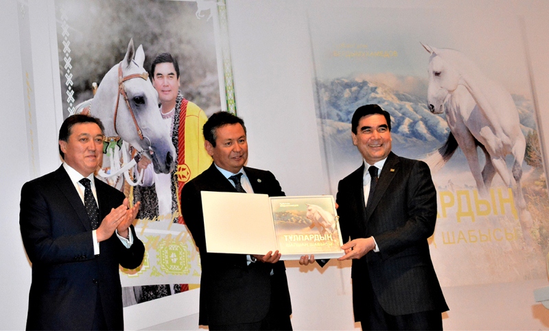 Түркіменстан президентінің кітаптары қазақ тілінде (фото)