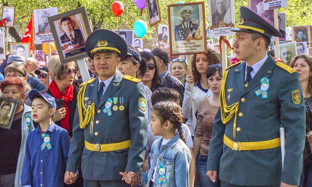 Өскемендегі «Даңқ полкі» акциясына 10 мыңнан астам адам  қатысты