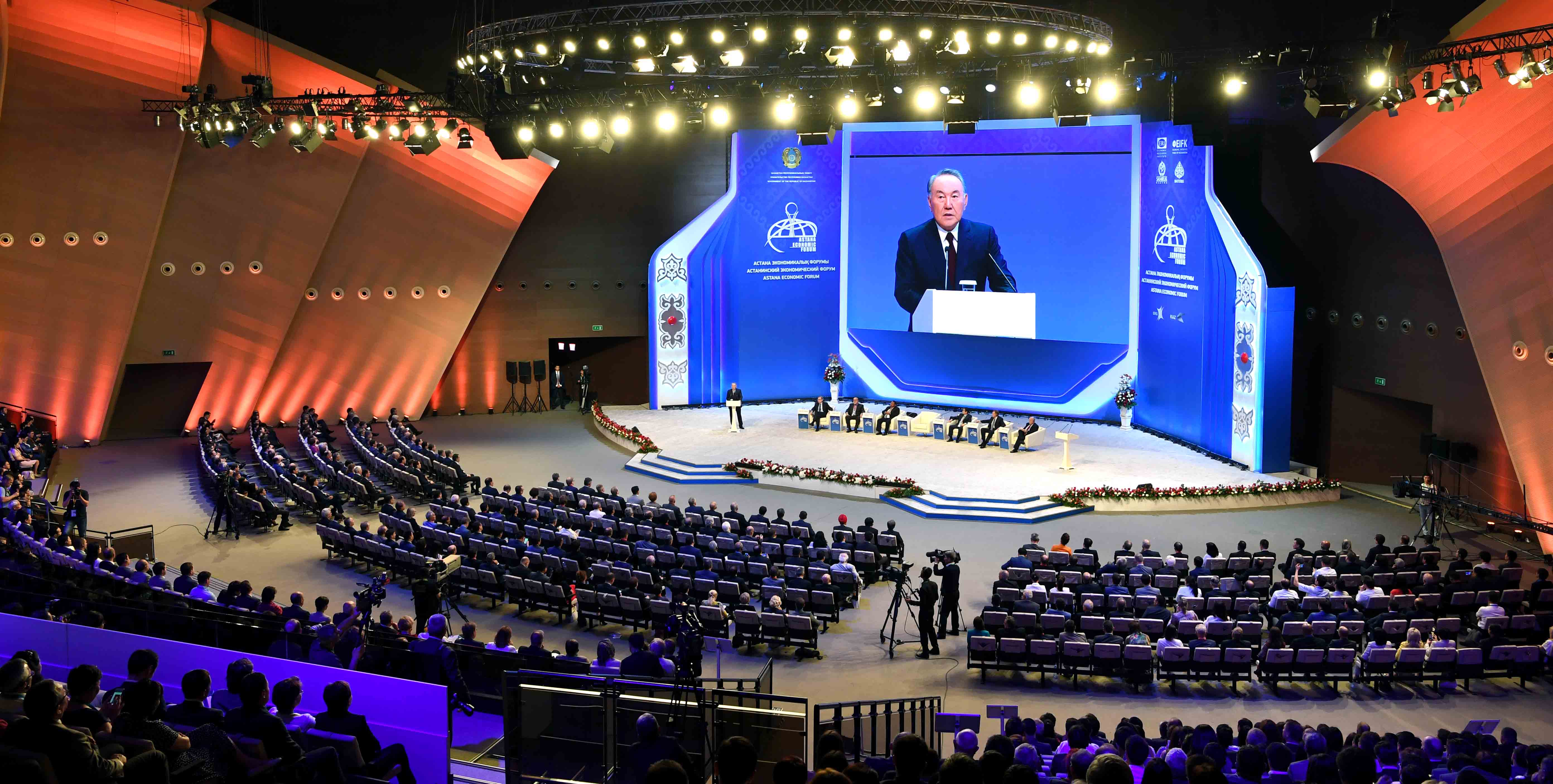 Нұрсұлтан Назарбаев «Жаңа энергия – жаңа экономика» атты Х Астана экономикалық форумының пленарлық отырысына қатысты
