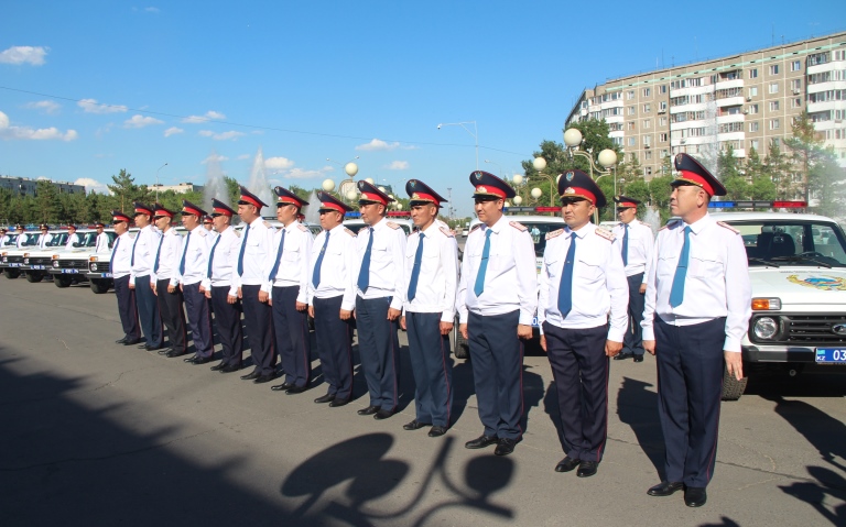 Павлодарда 300-ге жуық полицей марапатталды