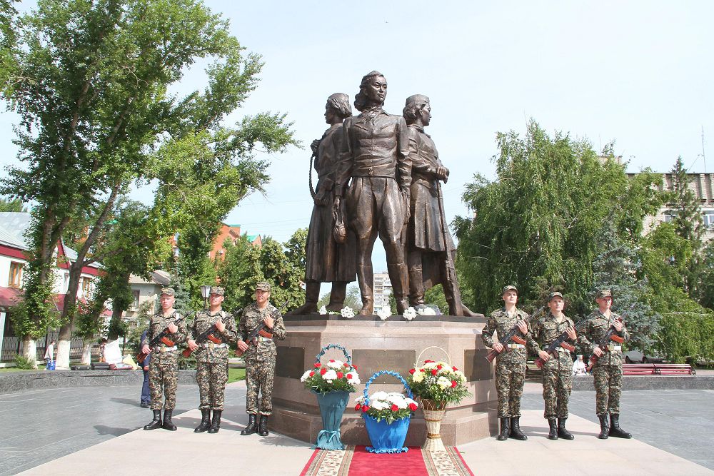 Оралда батыр аруларға ескерткіш ашылды