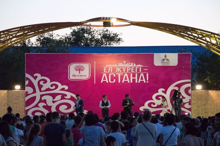 Атырауда Астана күніне арналған концертті 5 мың адам тамашалады