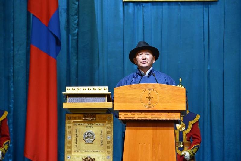 Моңғолияның жаңадан сайланған президенті ант қабылдапды