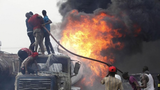 Нигериядағы мұнай қоймасында өрттен 30 адам қаза тапты