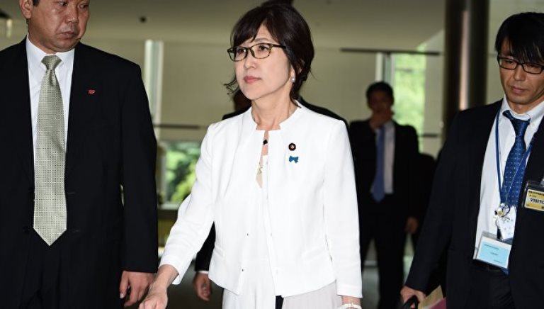Дауға іліккен Жапония қорғаныс министрі отставкаға кетті