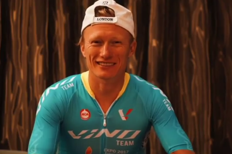 Александр Винокуров триатлоннан ҚР чемпионатының велокезеңінде жеңіске жетті
