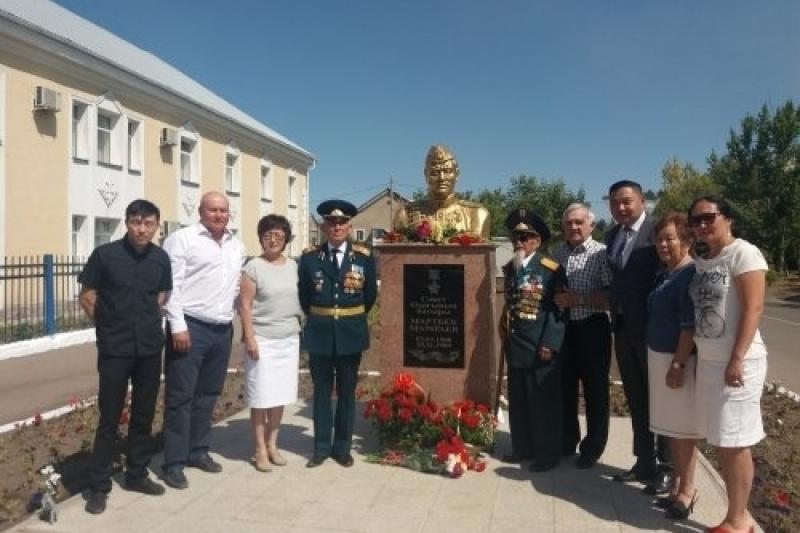 Қарағандыда Кеңес Одағының батыры Мартбек Мамыраевтың мүсіні ашылды