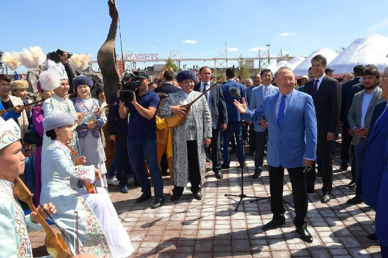 Елбасы «Қазанат» ипподромына барды