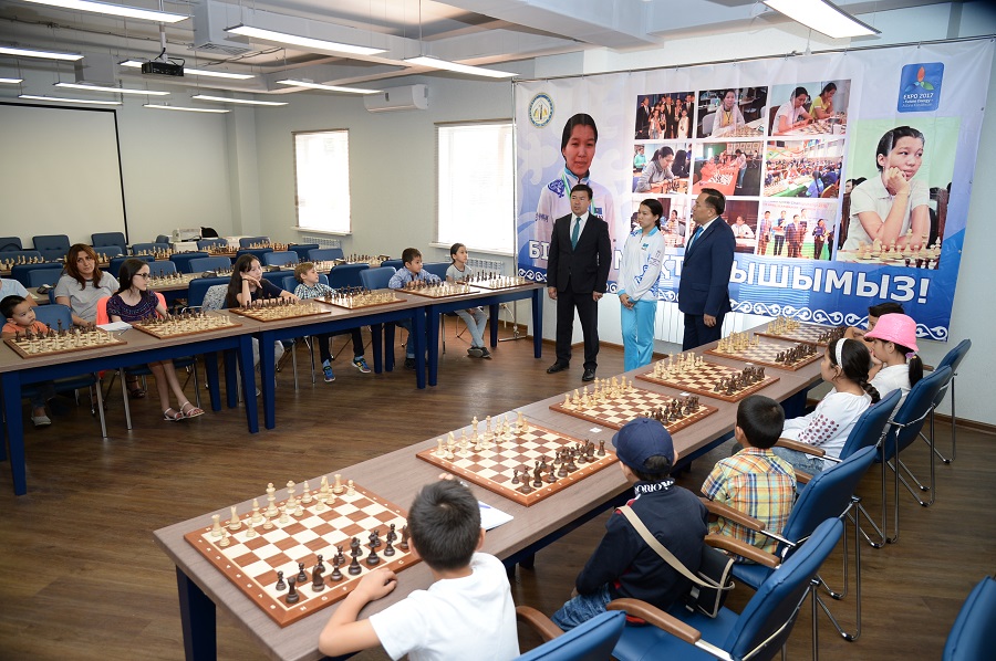 Астанада шахматшы Әсел Серікбай 15 тақтада бір мезгілдік сеанс өткізді