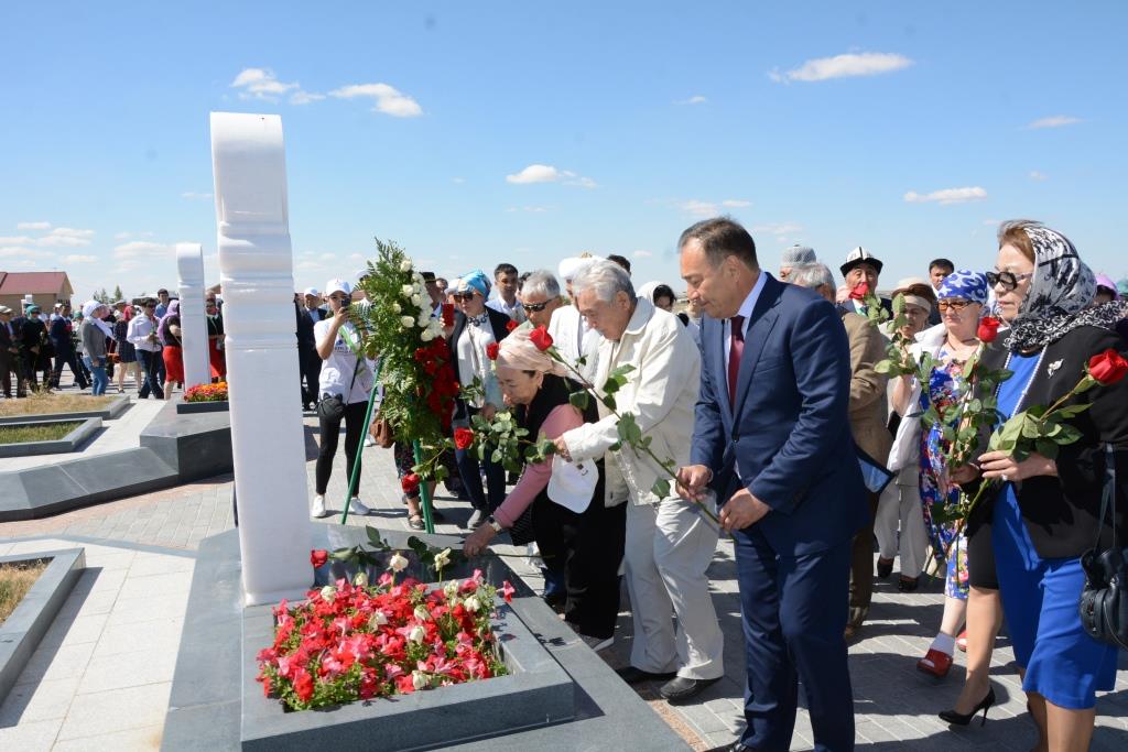 Әбіш Кекілбаев пен Фариза Оңғарсынованың рухтарына Құран бағышталды