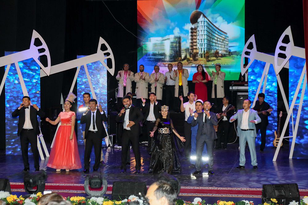 Маңғыстауда мұнай жəне газ кешені қызметкерлеріне құрмет көрсетілді