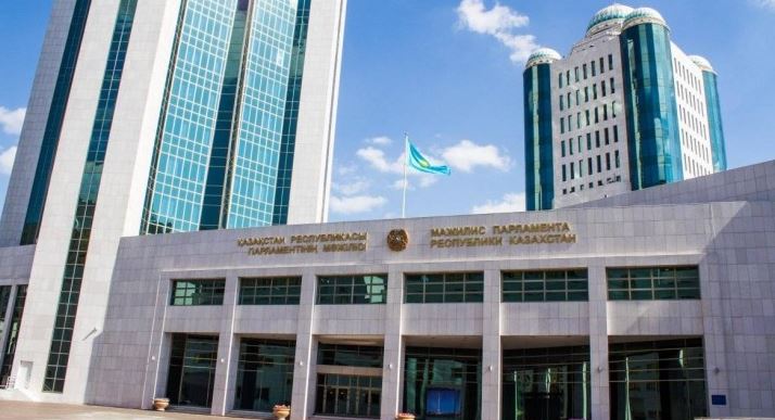 Мәжілісте латын әліпбиінің бірыңғай стандартын енгізу мәселелері талқылануда