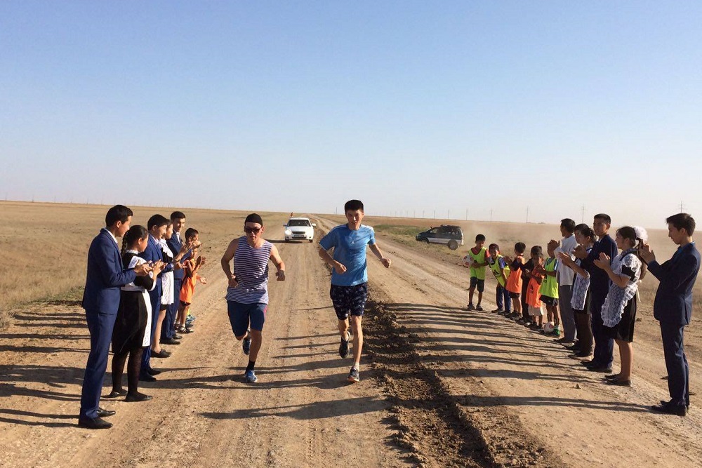 БҚО-да екі тұрғын 47 шақырымды төрт сағатта жүгіріп өтті