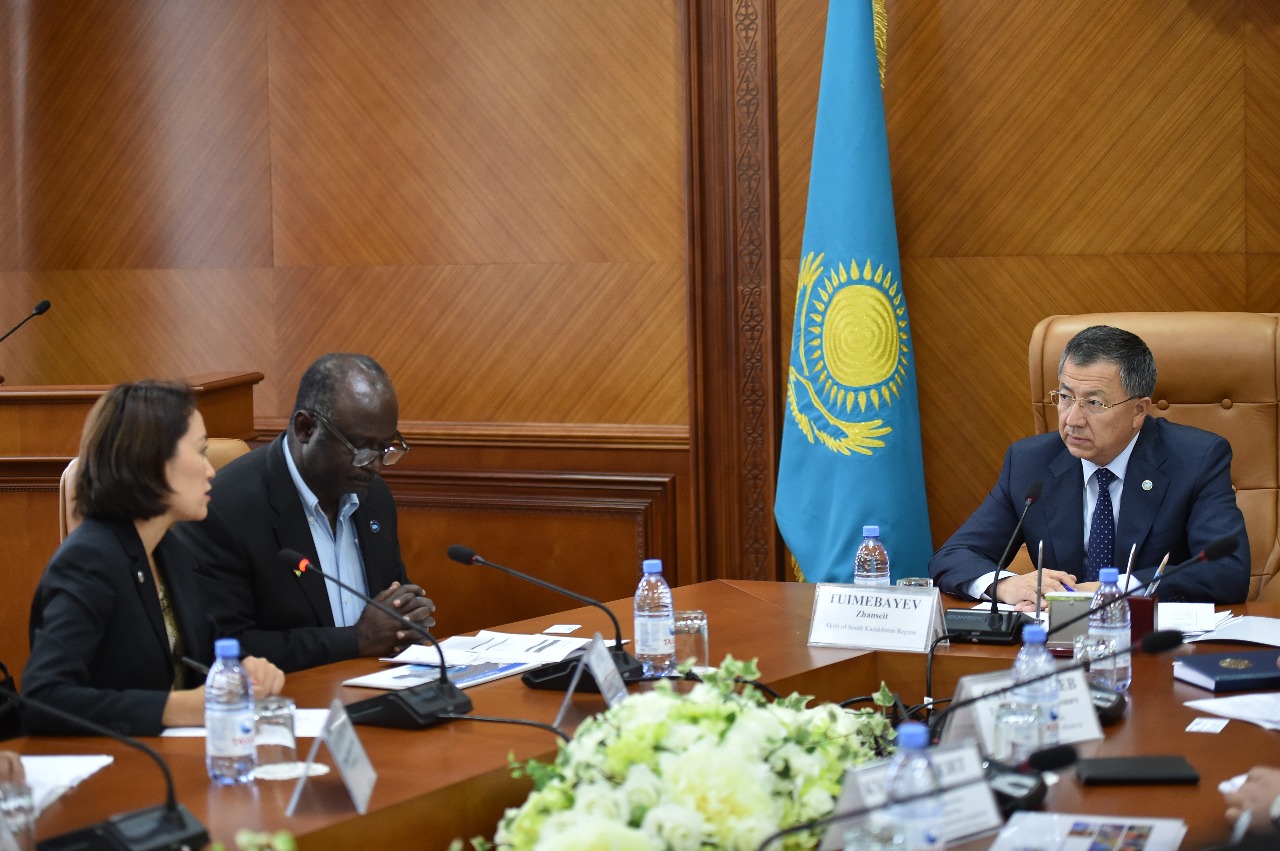 ОҚО әкімі Дүниежүзілік банктің Қазақстандағы өкілі Ато Браунмен кездесті