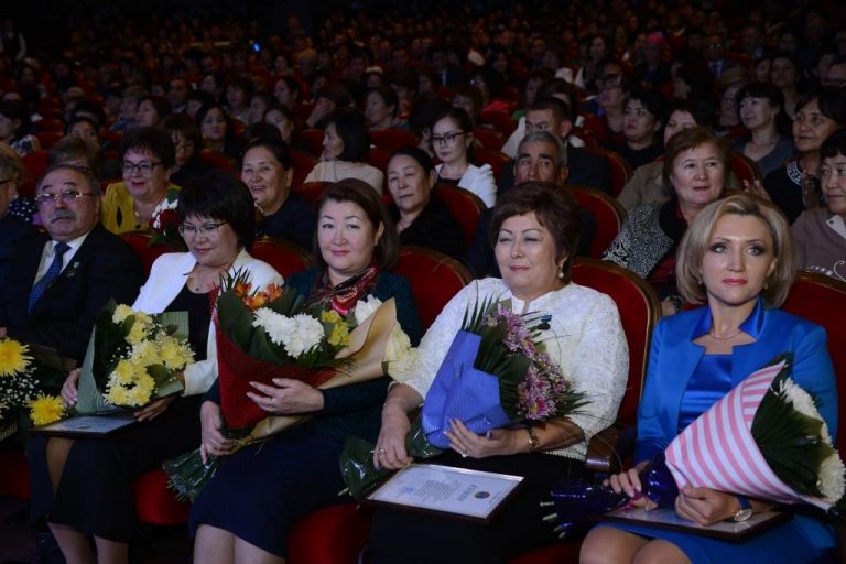  Астана әкімдігі үздік білім беру мекемелерін марапаттады