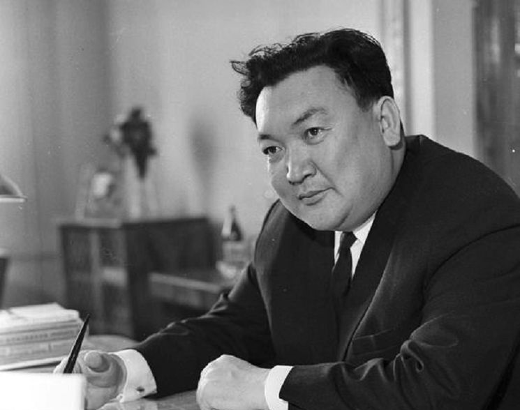 Шахмардан Есеновтің туғанына 90 жыл