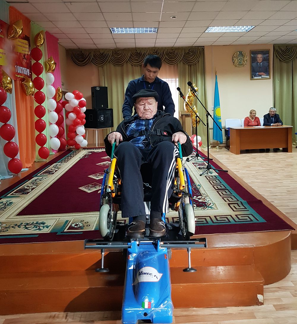 Қарттар үйіне көтеру құрылғысын тарту етті