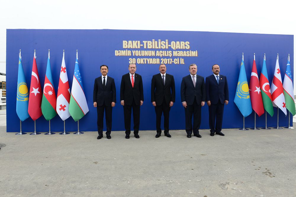 Сағынтаев Баку-Тбилиси-Карс темір жол желісінің салтанатты ашылуына қатысты