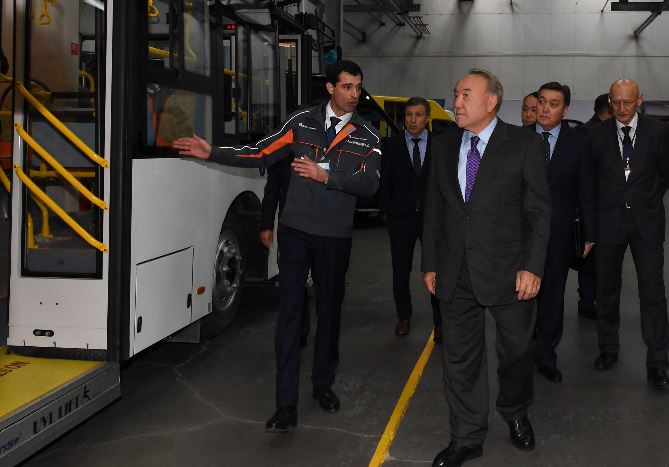 Нұрсұлтан Назарбаев Қостанайдағы отандық автокөлік өндірісімен танысты