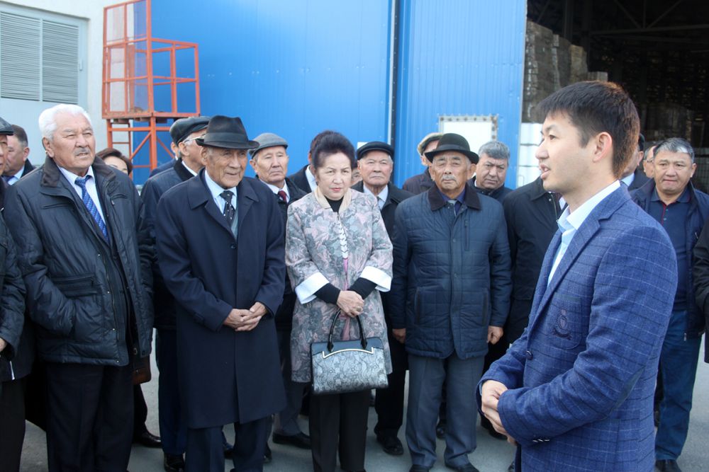 ОҚО ардагерлері өңірдегі бірқатар зауыттың жұмысымен танысты