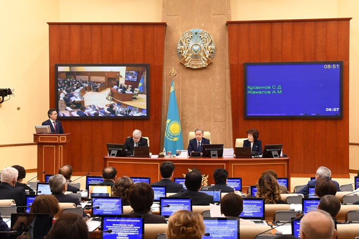 Мәжілісте жер қатынастарын реттеу мәселелері мен бала құқықтары туралы заң жобалары мақұлданды