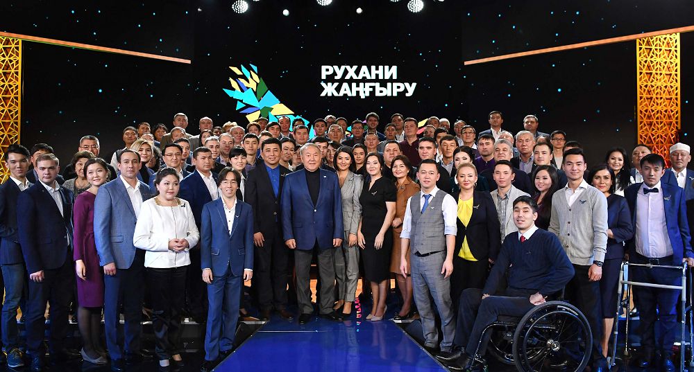 Президент «Қазақстанның 100 жаңа есімі» жобасының жеңімпаздарымен жүздесті