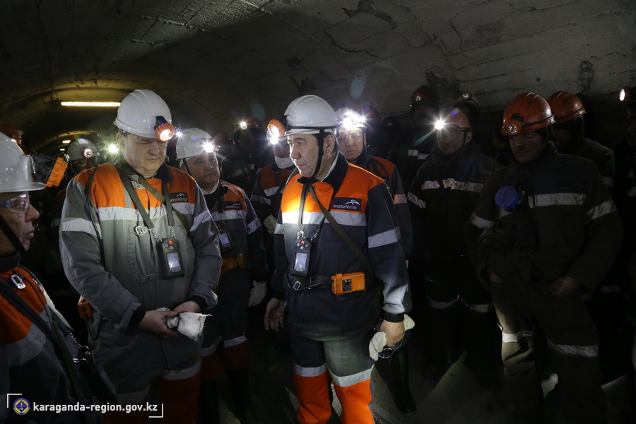 Қарағандыда жұмыс шартына наразы шахтерлермен облыс әкімі кездесті