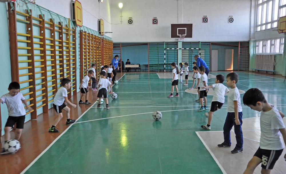 Алматыда бастауыш сынып оқушылары арасында футболдан чемпионат өтті