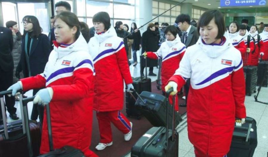 КХДР хоккейшілері Оңтүстік Кореяға барды