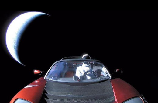 Илон Маск ғарышқа ұшырылған автомобильдің соңғы фотосын жариялады

