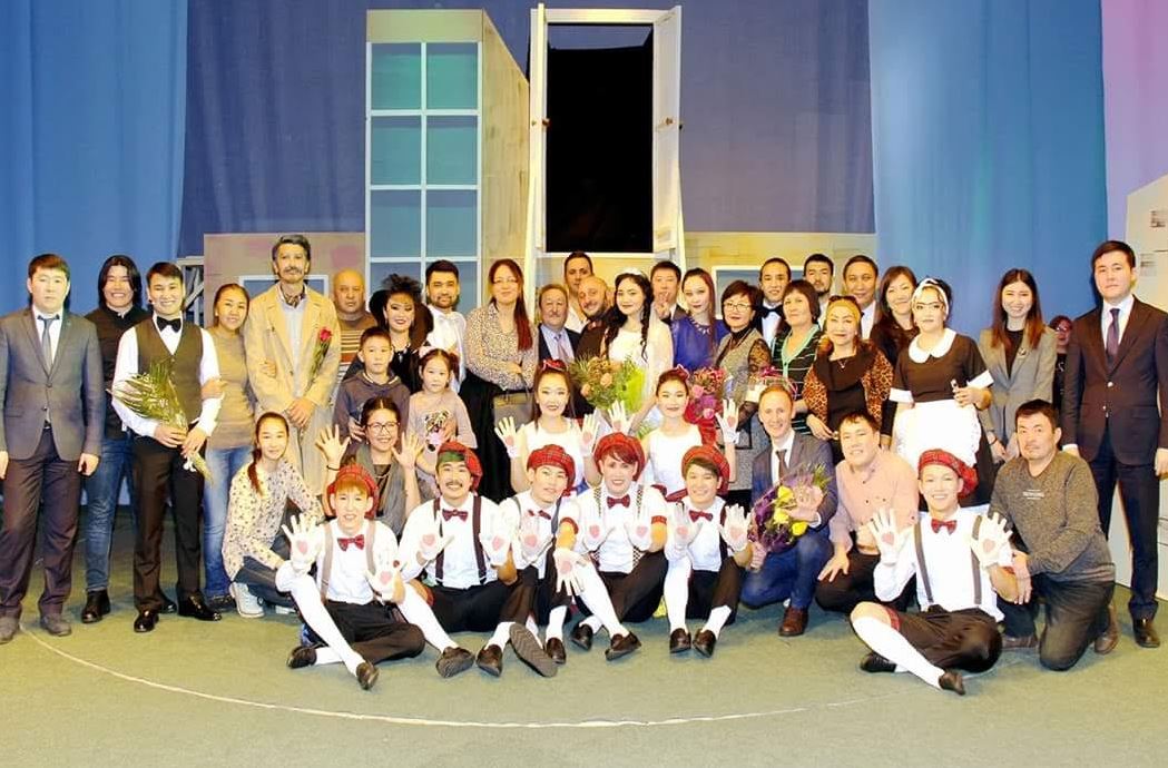 Өскемендегі Жастар театры «Аршын мал алан» мюзиклін сахналады
